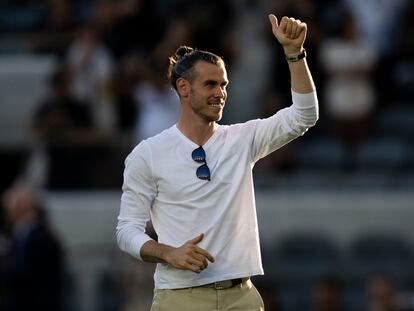 Gareth Bale saluda a la afición del Los Angeles FC antes de que se disputara el derbi contra el LA Galaxy, el pasado 8 de julio.