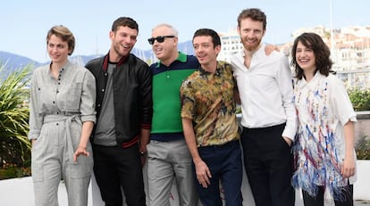 De izquierda a derecha, Adele Haenel, Arnaud Valois, director Robin Campillo, Nahuel Perez Biscayart, Antoine Reinartz y Aloise Sauvage en la presentación de '120 pulsaciones por minuto'.