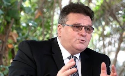 El ministro de Asuntos Exteriores de Lituania, Linas Linkevicius, en la embajada de su pa&iacute;s en Madrid este lunes.