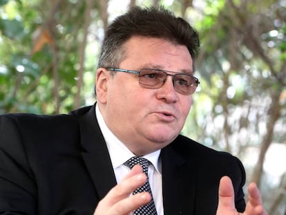 El ministro de Asuntos Exteriores de Lituania, Linas Linkevicius, en la embajada de su pa&iacute;s en Madrid este lunes.