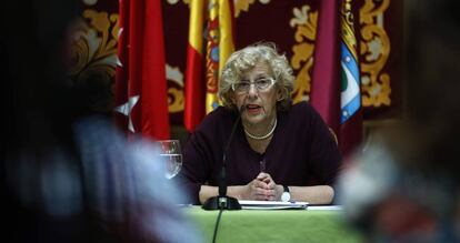 La alcaldesa de Madrid, Manuela Carmena, en el Ayuntamiento de la capital. 