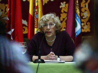 La alcaldesa de Madrid, Manuela Carmena, en el Ayuntamiento de la capital. 