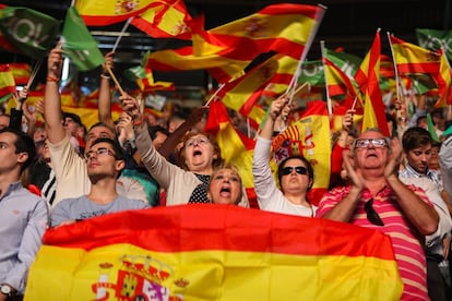 Simpatizantes de Vox en su mayor exhibicin de fuerza en la capital, el mitin de Vistalegre el 7 de octubre.