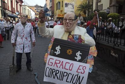 En Morelos, ciudadanos protestaron en contra del gobernador Graco Ramírez, a quien acusan de corrupción.