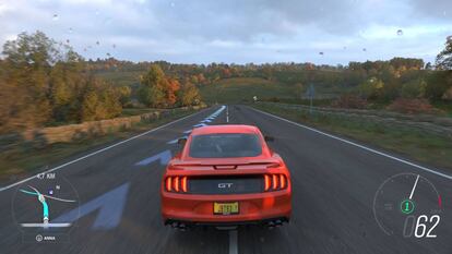 Captura de juego de 'Forza Horizon 4', en una carretera de la campiña inglesa.