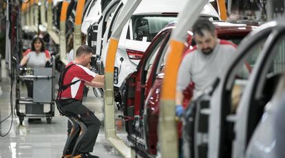 Cadena de montaje del Seat Leon. Fabrica de Seat, planta de Martorell.