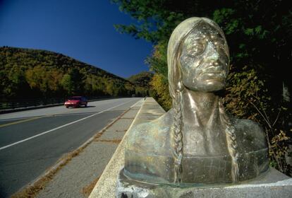 Busto de un indio mohawk en el tramo de la Highway 2 que atraviesa el estado de Massachusetts.
