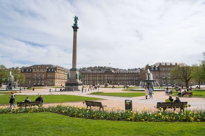 El Palacio Nuevo, una de las atracciones turísticas de la plaza del Castillo.