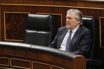 El ministro de Educación, Íñigo Méndez de Vigo, durante el pleno del Congreso que aprobó suspender el calendario de la LOMCE.