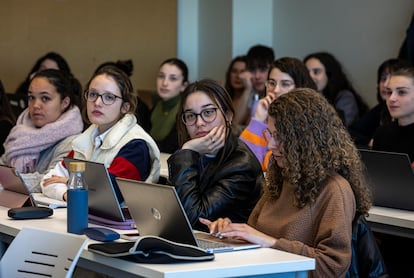 Estudiantes en una clase de Escuela de Educación de la Universidad de Valencia.