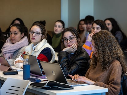 Estudiantes en una clase de Escuela de Educación de la Universidad de Valencia.