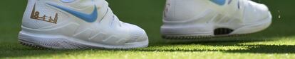 Federer luce Nike en el calzado, este lunes en Wimbledon.