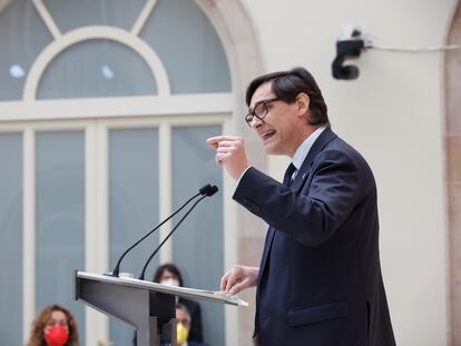 El lider parlamentario del PSC, Salvador Illa, durante su intervención en el debate de investidura en el parlamento de Cataluña.