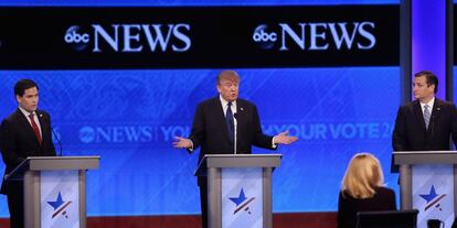 De izquierda a derecha, Marco Rubio, Donald Trump y Ted Cruz, al inicio del debate.