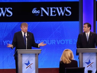 De izquierda a derecha, Marco Rubio, Donald Trump y Ted Cruz, al inicio del debate.