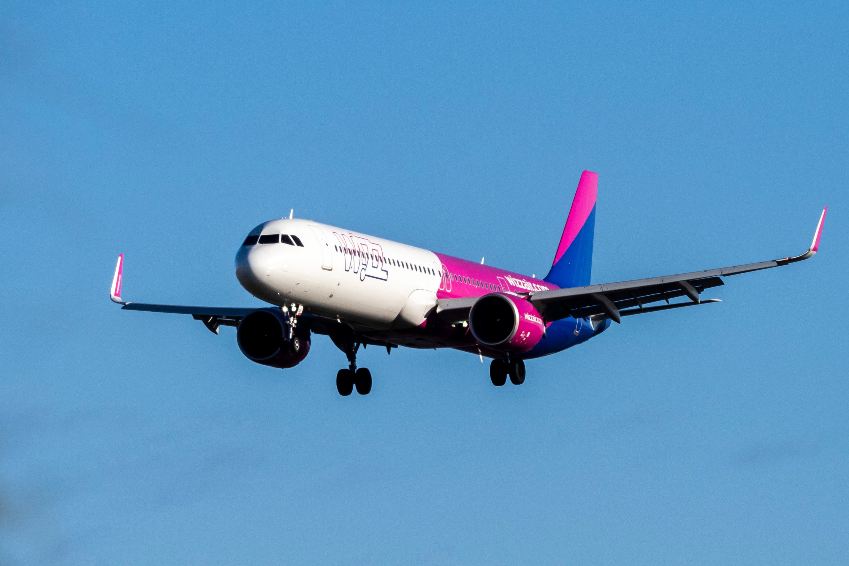 Wizz Air abre dos nuevas rutas aéreas entre Madrid, Sevilla y Málaga ante el bloqueo del tren por el accidente de Urda