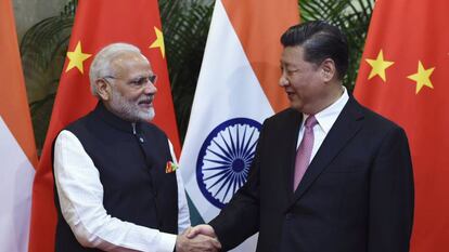 El presidente chino, Xi Jinping, en un encuentro con el primer ministro indio, Narendra Modi, el pasado 27 de abril.
