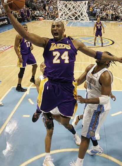 Kobe Bryant, de Los Angeles Lakers, en un momento del partido contra los Denver Nuggets.