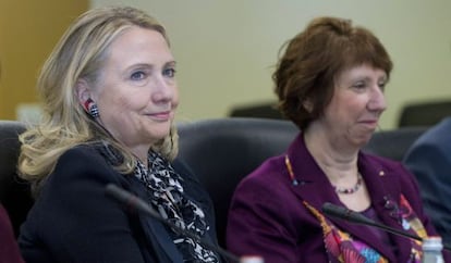 Catherine Ashton y Hillary Clinton en Kosovo. 