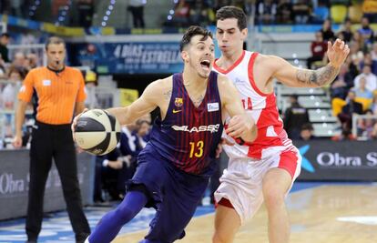 Heurtel, con el balón, ante Vildoza.