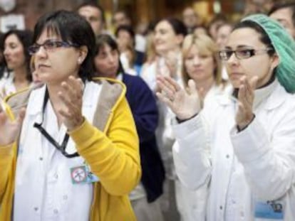 Protesta de sanitaris de la Marea Blanca en un hospital de Catalunya.