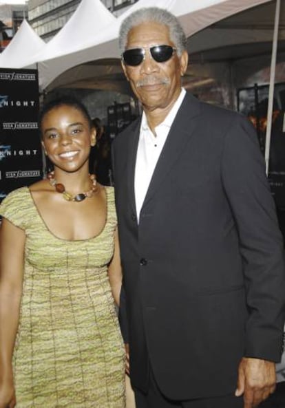 Morgan Freeman y la nieta de su primera esposa, E'Dena Hines, en 2008.
