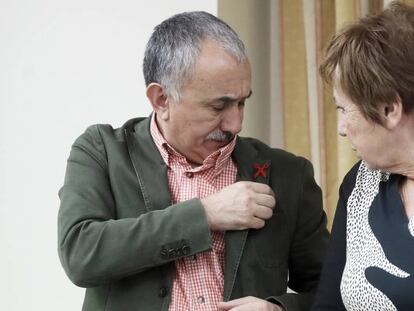 Pepe &Aacute;lvarez, l&iacute;der de UGT, con la presidenta del Pacto de Toledo, Celia Villalobos. 