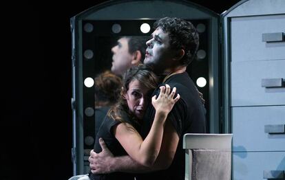 Escena de 'Las golondrinas' en el Teatro de la Zarzuela.
