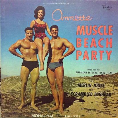 Músculos playeros


Annete Muscle Beach Party.

La asociación playa, culturismo y en este caso, la hoy olvidada, Annete Funicello (una de las estrellas del cine juvenil americano de los 60 y pareja inseparable del cantante Frankie Avalon) es sin duda un cóctel irresistible para los degustadores de este tipo de portadismo. Aquí, en su variante más voluptuosa y sexualmente equívoca.