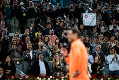 El público despide a Nadal.