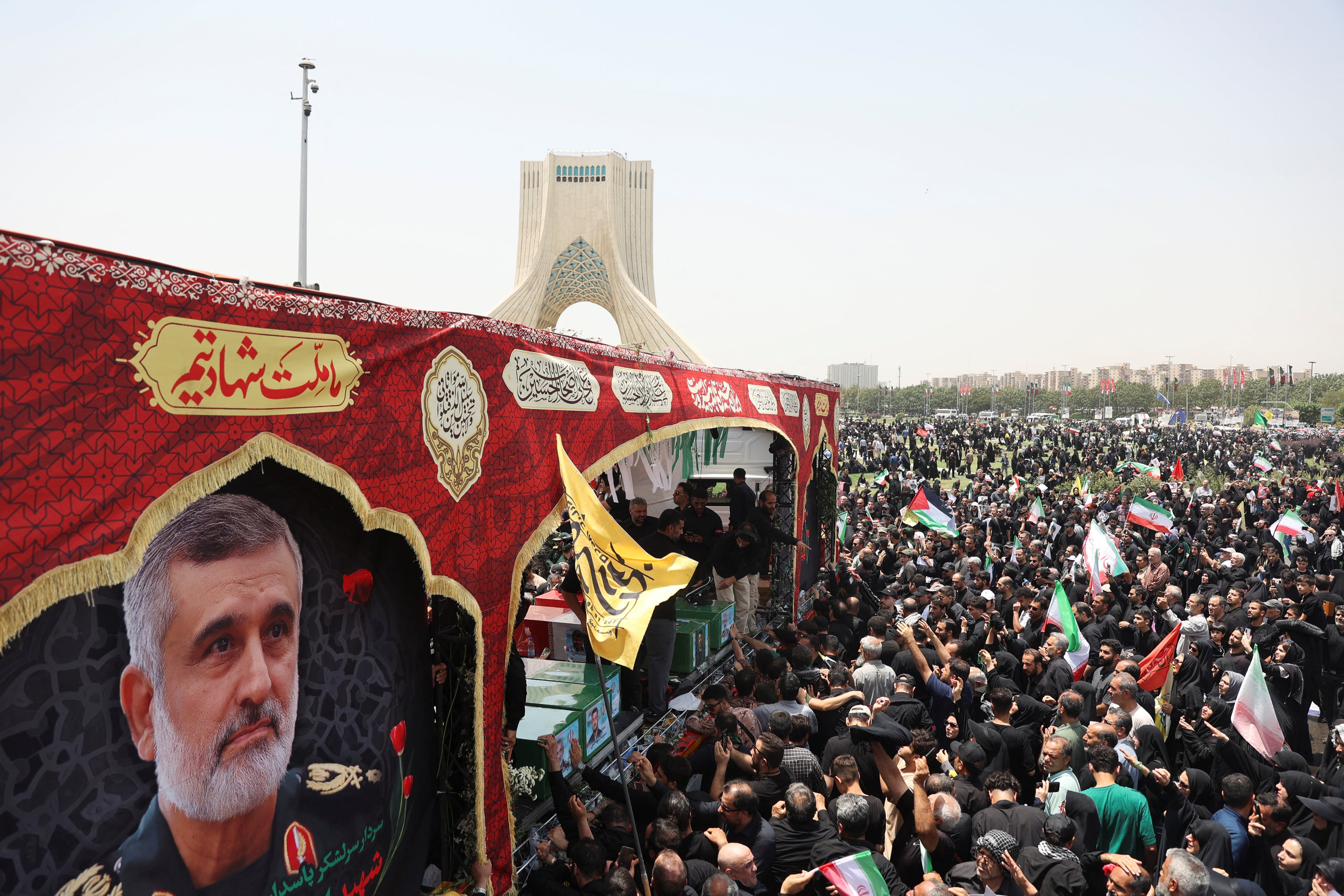 Irán cierra filas con un multitudinario funeral por los altos cargos asesinados por Israel