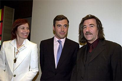 El ministro de Justicia, Angel Acebes (c Assumpta Serna (i) y Luis Cobos (d).