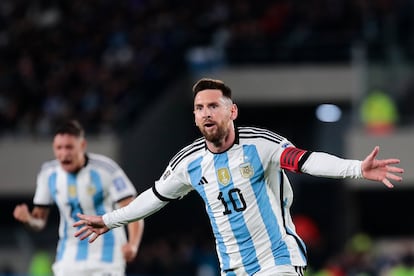 Lionel Messi celebra su gol contra Ecuador en las eliminatorias rumbo al Mundial de 2026.