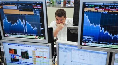 Vista de las oficinas de Ahorro Corporación, grupo de servicios financieros encargado de la subasta de bonos y letras del Tesoro Público español.