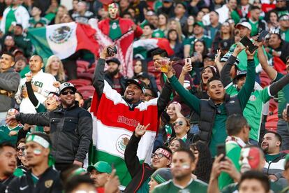 Los aficionados de México en Santa Clara, California.