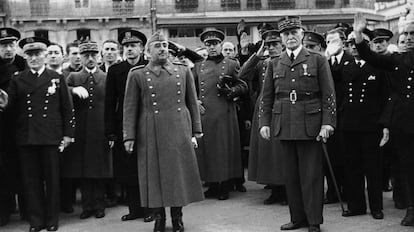 En primer plano, Francisco Franco, en febrero de 1941.