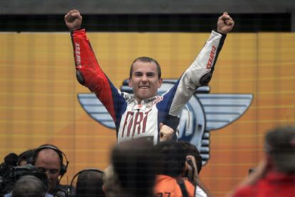 Lorenzo celebra su triunfo en el Gran Premio de Malasia.
