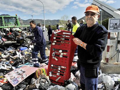 Destrucción de material incautado a vendedores ambulantes