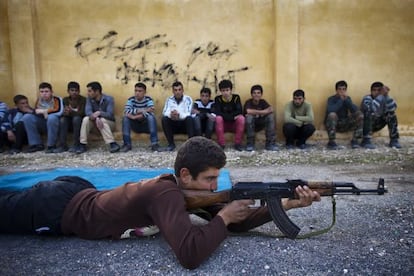 Adolescentes de 15 a&ntilde;os son entrenados en Siria para luchar contra el ej&eacute;rcito de Bashar al-Assad&#039;s.