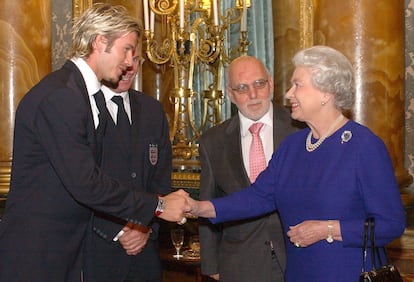 David Beckham y la reina Isabel II