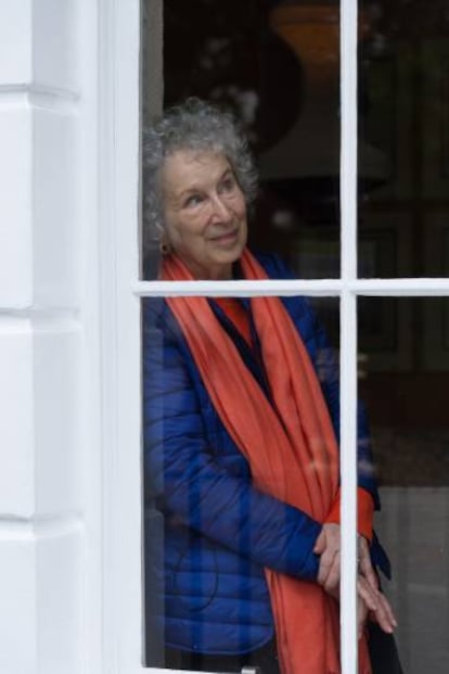 La escritora canadiense Margaret Atwood, durante la entrevista el pasado noviembre en Londres.