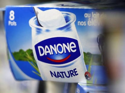 Una caja de yogures de Danone.