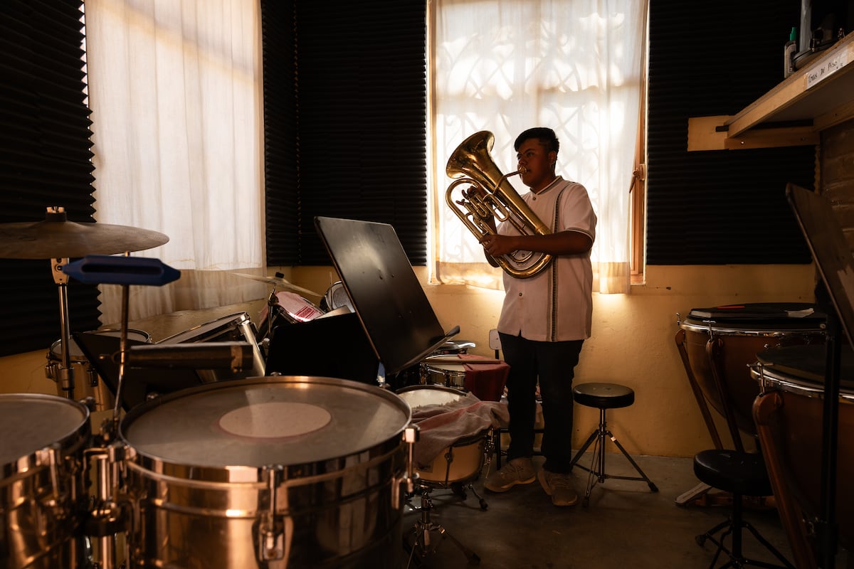 In the Mexican state of Oaxaca, a music school keeps children away from violence