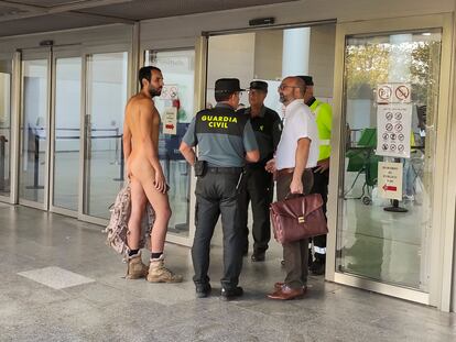 Hombre desnudo Ciudad de la Justicia de Valencia