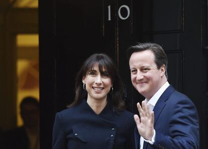 David Cameron amb la seva dona, al n&uacute;mero 10 de Downing Street.