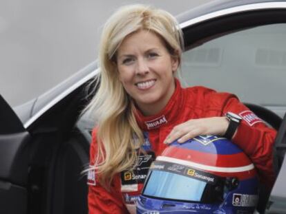 María de Villota, piloto de automovilismo en el Circuito del Jarama.