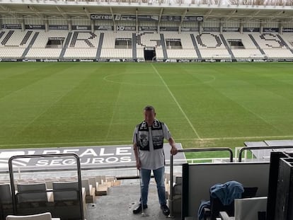 Luis Chicote posa en las gradas del estadio El Plantío a finales del pasado noviembre.