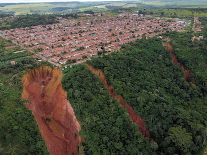 Vista aérea de erosiones en Buriticupu, Estado de Maranhao, Brasil, tomada el 21 de abril de 2023.