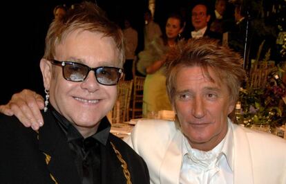 Elton John y Rod Stewart en Londres en 2007.