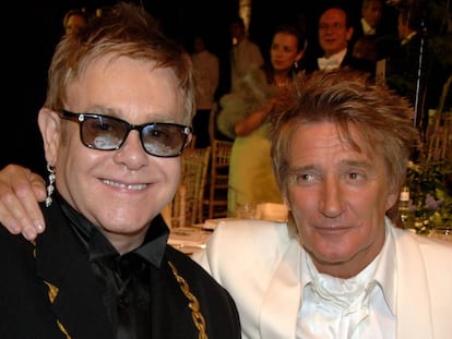 Elton John y Rod Stewart en Londres en 2007.
